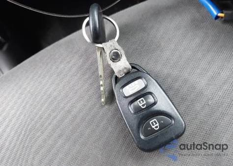 2011 Hyundai Elantra Gls (Ulsan Plant) z USA, uszkodzony, nr VIN KMHDH4AE9BU095953